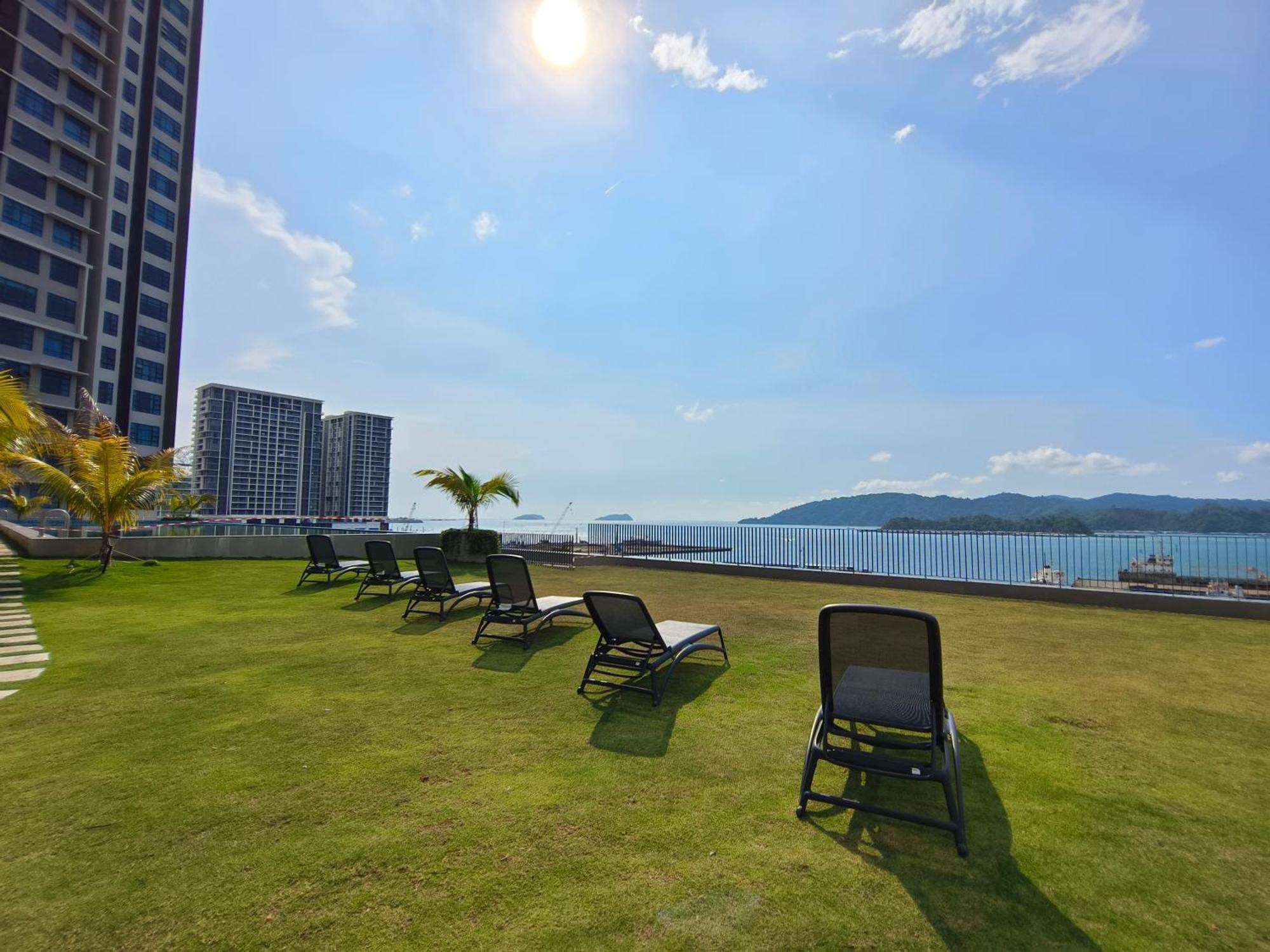 Aj @ Jesselton Quay Kk Apartment *