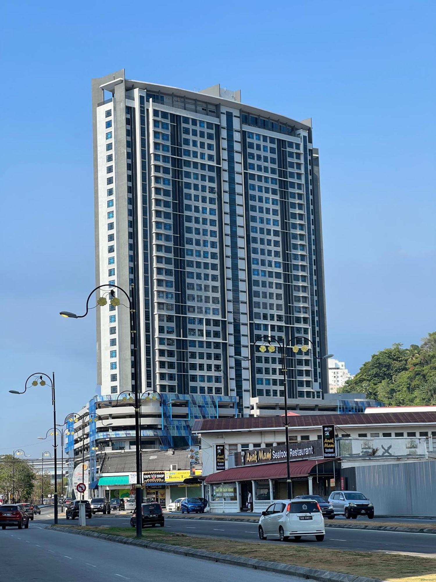 Aj @ Jesselton Quay Kk Apartment *